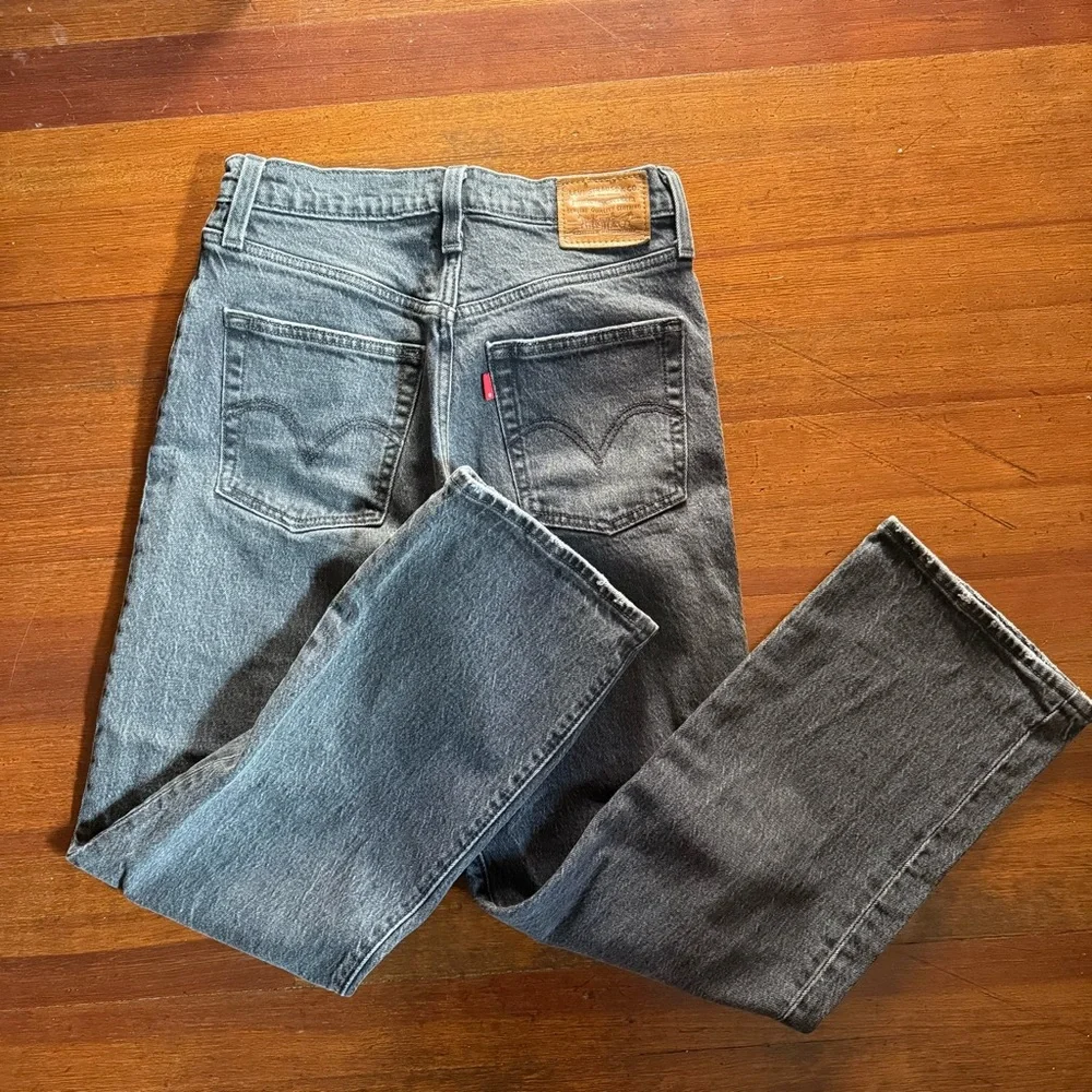 Levi's Ribcage Straight Ankle Jeans in Dark Gray - Picture 4 of 4